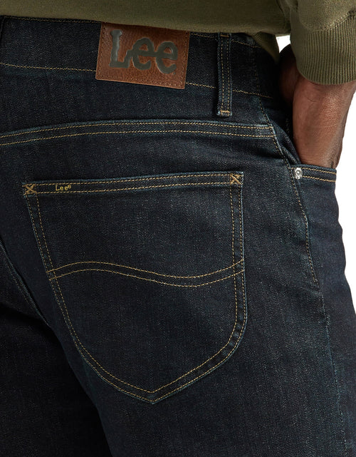 Load image into Gallery viewer, Men’S and Big Men’S Extreme Motion Straight Fit Tapered Leg Jeans
