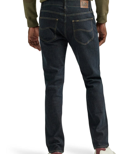 Men’S and Big Men’S Extreme Motion Straight Fit Tapered Leg Jeans